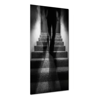 Wallario selbstklebende Duschrückwand 90 x 200 cm mit Motiv Mysteriöse Treppe mit Schattenfigur - Schwarzweiß - Wandverkleidung mit Hochglanzlaminat in Glasoptik - Schwarz