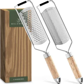 WALDWERK Käsereibe (2er Set) - Parmesanreibe mit Design Holzgriff - Zesterreibe aus Edelstahl mit geätzten Schneiden - Reiben auch geeignet als Muskatreibe, Zitronenreibe, Ingwerreibe