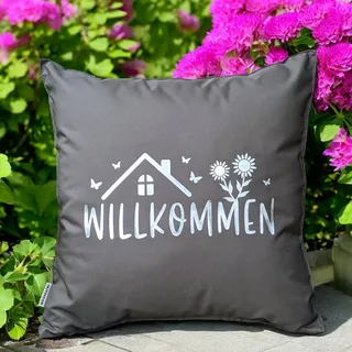 MyOma Outdoor Kissen wasserabweisend 45x45 cm dunkelgrau, Aufdruck in pink | Design Willkommen - wetterfester Bezug für Gartenkissen anthrazit - Deko Kissenbezug ohne Inlay - pflegeleicht & wetterfest