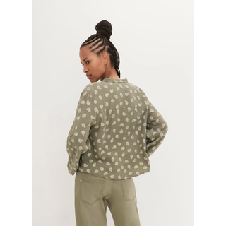 Langarmbluse BONPRIX "Oversize-Bluse aus luftigem Musselin", Damen, Gr. 44, grün (oliv paisley), Web, Obermaterial: 100% Baumwolle, bedruckt, oversize normal, V-Ausschnitt, mit Aufschlag, Blusen Langarmbluse, Oversize-Passform, für den Alltag, aus Musselin, mit V-Ausschnitt