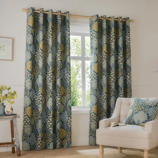 furn. Wylder Ophelia Raumverdunkelnde Ösenvorhänge, Paar – Jacquard-Vorhänge mit kräftigem botanischem Blumenmuster (Blau/Safran – L 137 x B 168 cm – 2 Paneele)