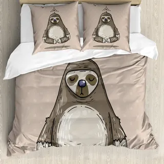 ABAKUHAUS Faultier Bettbezug, Cartoon Sloth meditiert, Milbensicher Allergiker geeignet mit Kissenbezügen, 155 cm x 220 cm - 80 x 80 cm, Warm Taupe Weises Grün - Taupe