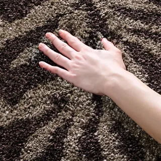 SAFAVIEH Zottelig Teppich für Wohnzimmer, Esszimmer, Schlafzimmer - Florida Shag Collection, Hoher Flor, Rauch und Dunkelbraun, 99 X 160 cm