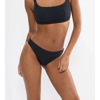 Bikini-Hose TRIUMPH "Palina Love by the Sea Tai", Damen, Gr. 46, N-Gr, schwarz, Microfaser, Obermaterial: 77% Polyamid, 23% Elasthan, Badehosen Bikini-Hose, Triumph x Palina Rojinski, Topseller