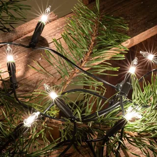 hellum Lichterkette innen mit Stecker, Mini Lichterkette 35 Lichter, warmweißes Licht, beleuchtete Länge 5,10 m, grünes Kabel, für Christbaumbeleuchtung innen, Wohnraum, Tischdeko, <59lm 833515