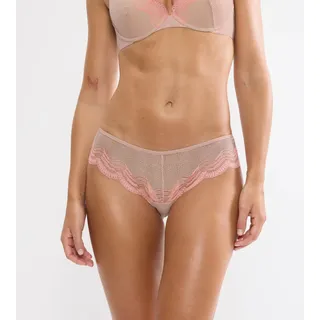 Slip TRIUMPH "Comfort Glam Hipster", Damen, Gr. 44, rosa (desert sand), Spitze, Obermaterial: 80% Polyamid, 20% Elasthan, körpernah, Unterhosen Slip, raffinierte Spitze
