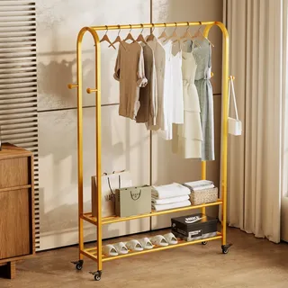 BUZUEY Kleiderständer auf Rollen 110 cm, Garderobenständer Metall mit 2 Ablagen und 4 Haken, Mobiler Kleiderständer mit Feststellbaren Rollen, Bogenförmiges Design, Robust & Elegant (Gold)