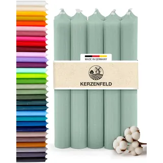Premium Stabkerzen Eukalyptus Grün durchgefärbt, 10 Stück, 180mm x 22mm | Made in Germany, Lange Brenndauer 8+ Stunden - Bunte Spitzkerzen Ohne Tropfen & Rußen - RAL-Zertifizierte Haushaltskerzen