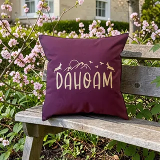 MyOma Outdoor Kissen wasserfest 45x45cm in Lila/Beere mit Aufdruck Dahoam | Wetterfestes Deko Kissen für Garten & Balkon - Kissenbezug aus Polyester (ohne Füllung) - waschbar & robust