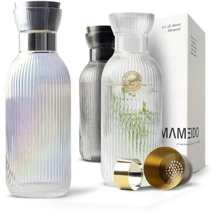 MAMEIDO Wasserkaraffe 1,5 l, Glaskaraffe mit Ausgießer & Sieb, mundgeblasene Karaffe Glas, Wasserkrug mit edler Optik für besondere Anlässe, Karaffen zum Verschenken (Pearl Silver)