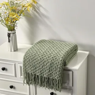 CREVENT Landhaus-Stil Boho Strickdecke für Couch Sofa Sessel Bett Wohnzimmer Dekoration, Weich Warm Gemütlich Leichtgewicht für Frühling Sommer Herbst - 152x203 cm Salbeigrün
