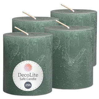 DecoLite Stumpenkerzen Rustik 7x8 cm, 25h Brenndauer, 4er Set, Salbei | Made in Germany, RAL-geprüft, selbstverlöschende Safe Candle, durchgefärbt, ruß- & tropffrei, für Deko & Gastronomie