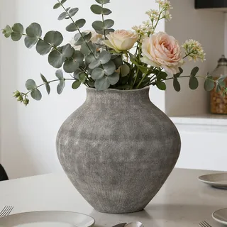 Hometopia Handgefertigte Terrakotta Vase Erdtöne Deko Vase 28 cm Höhe | Gerippte Terrakotta Vase, Erdtöne Deko, Handgefertigte Keramik, Bauchige Form Design, Tischdeko Boho Akzent