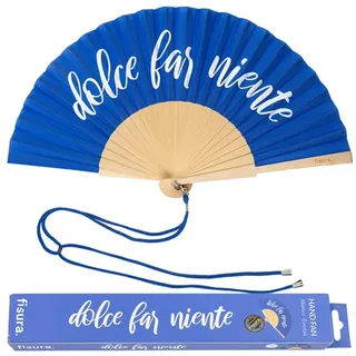 Fisura – Origineller Handfächer mit der Botschaft Dolce far niente. Moderner und humorvoller Holzfächer. Blau-weißer Fächer. Fächer mit Fächerhalter. Maße: 42,5 x 23 cm.