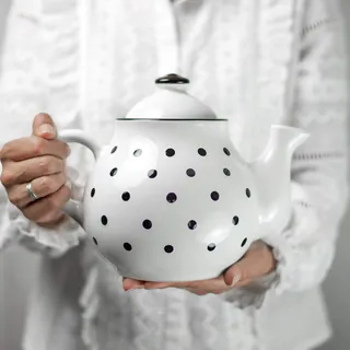 City to Cottage® - Teekanne für 4-6 Tassen | Weiß und Schwarz | Polka Dots | Handgemacht | Teekanne Keramik Geschirr | 1,7 Liter