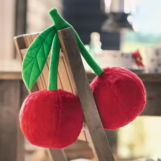 Dekoleidenschaft Plüschdeko Cherry Kuschelkissen rot, Dekokissen Kirschen, Sofakissen 35x16x30 cm, Zierkissen, Couchkissen