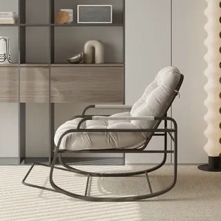 Rattan-Schaukelstuhl für den Außenbereich mit klappbarer Fußstütze, beigefarbenem Kissen und Armlehnenablage – modernes Design - Beige