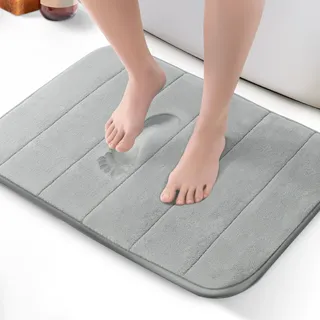 KEPLIN Badematte aus Memory-Schaum, ultraweich, sehr saugfähig, rutschfest, maschinenwaschbar, luxuriöser Komfort für Böden zu Hause und im Badezimmer (Hellgrau, 50 x 60 cm)