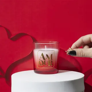 Duftkerze AMOUR – Rotes Ombré-Design – inklusive Schmuck als Überraschung – perfekt als Valentinstags- oder Liebesgeschenk – Rot - Rot