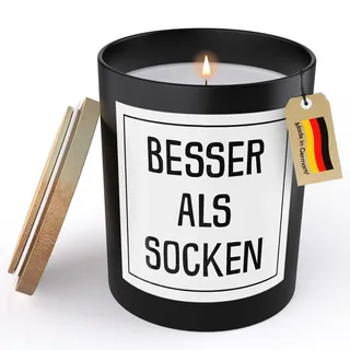 (HANDGEMACHT) Männer Geschenk Weihnachten Weihnachtsdeko Lustige Spruchkerze Besser als Socken Sojawachs Kerze im Glas Schwarz Duftkerze Statement (VEGAN, ZITRUS)