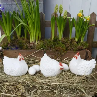 3 Deko Hühner / Huhn aus Keramik weiss für die Frühling-Osterdeko im Garten