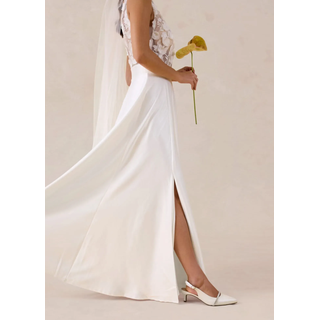 Brautkleid BONPRIX, Damen, Gr. 40, N-Gr, wollweiß, Obermaterial: 100% Polyester. Einsatz: 100% Polyester. Futter: 100% Polyester, festlich, slim fit, Kleider Brautkleid, schmale Passform, aus glänzendem Satin, mit hohem Schlitz, ärmellos